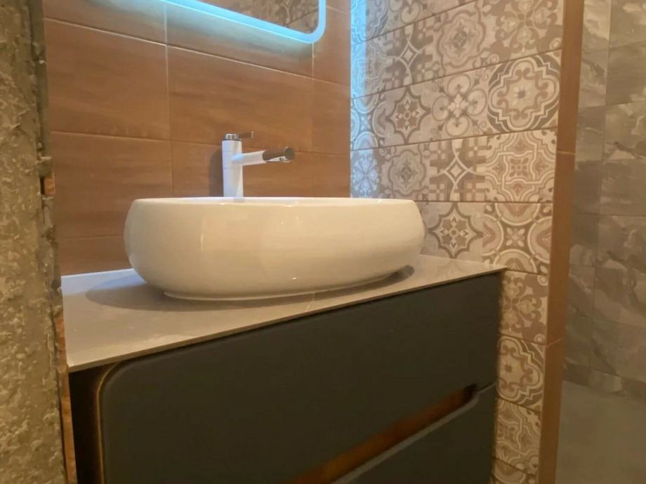 Укладка керамогранита в Санузле на ул. Бассейная  4