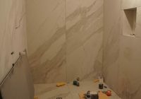 Укладка крупноформатного керамогранита в санузле на загородном пр.