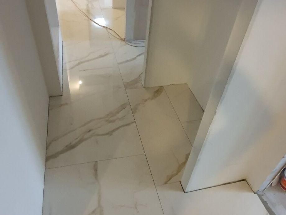 Укладка крупноформатного керамогранита на пол на Аптекарском пр.