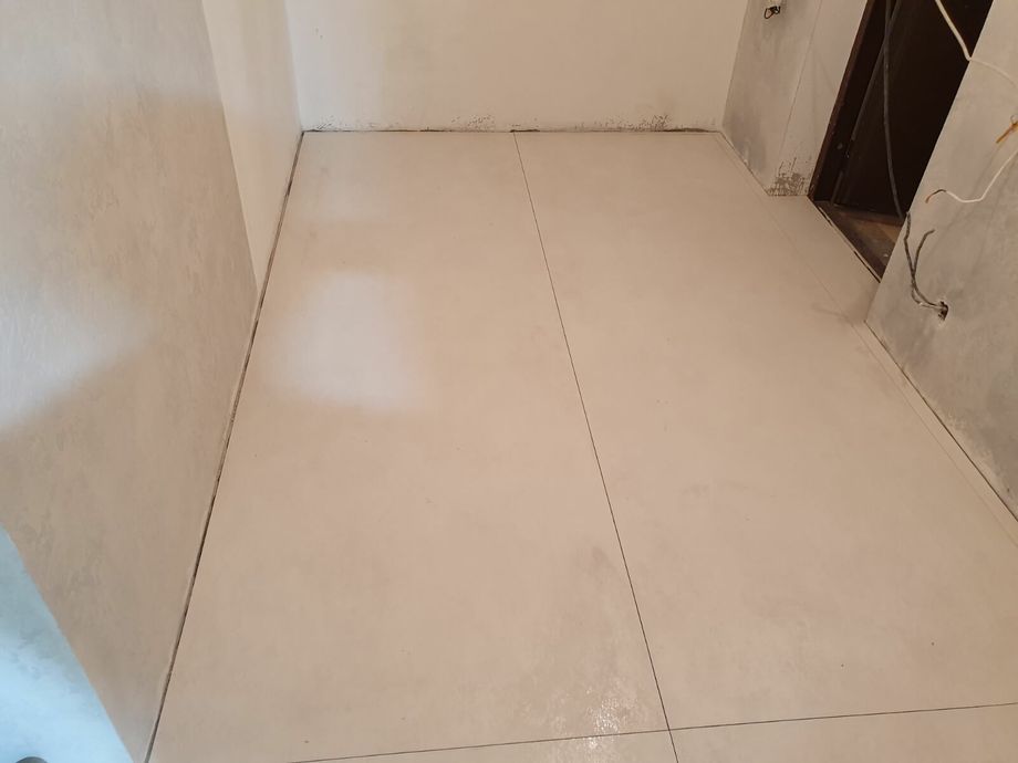 Укладка крупноформатного керамогранита на пол на Ленинском пр.  3