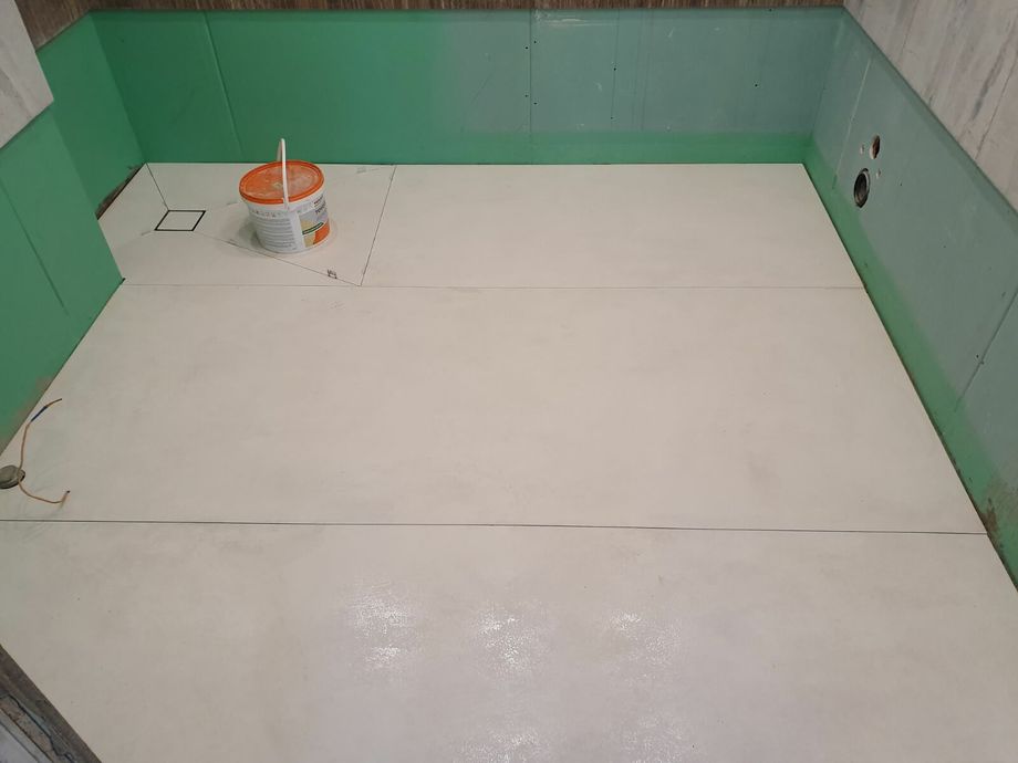 Укладка крупноформатного керамогранита на пол на Ленинском пр.