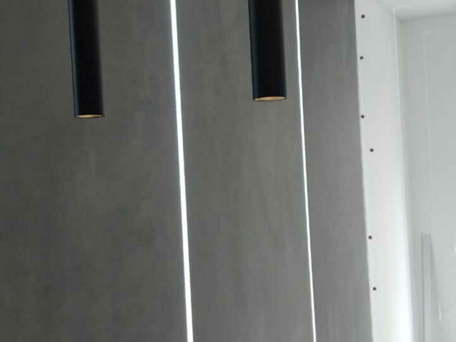 Укладка крупноформатного керамогранита настены на Варшавской ул. 1